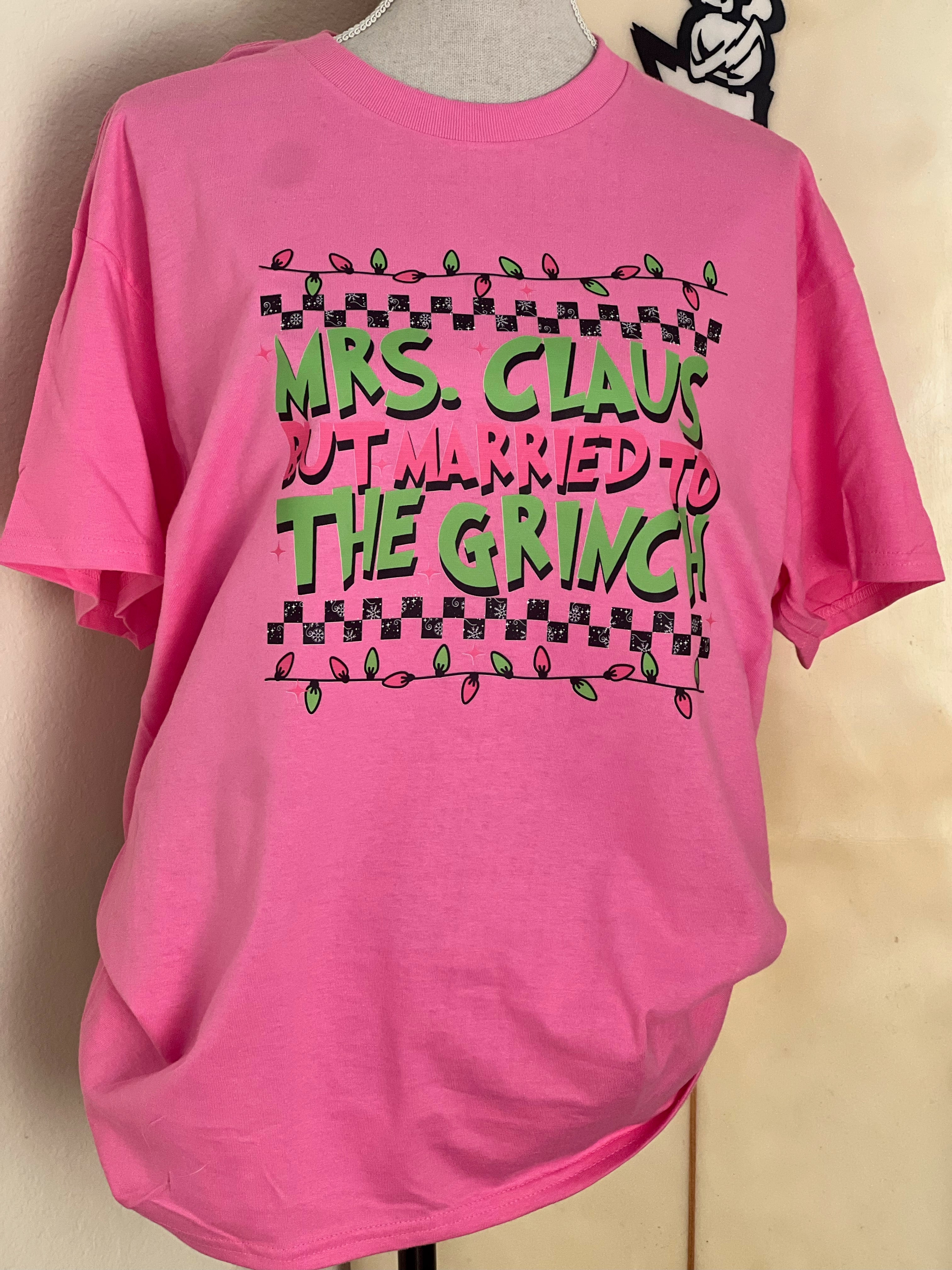 T-SHIRT JUNKIE Mrs. Claus Tee