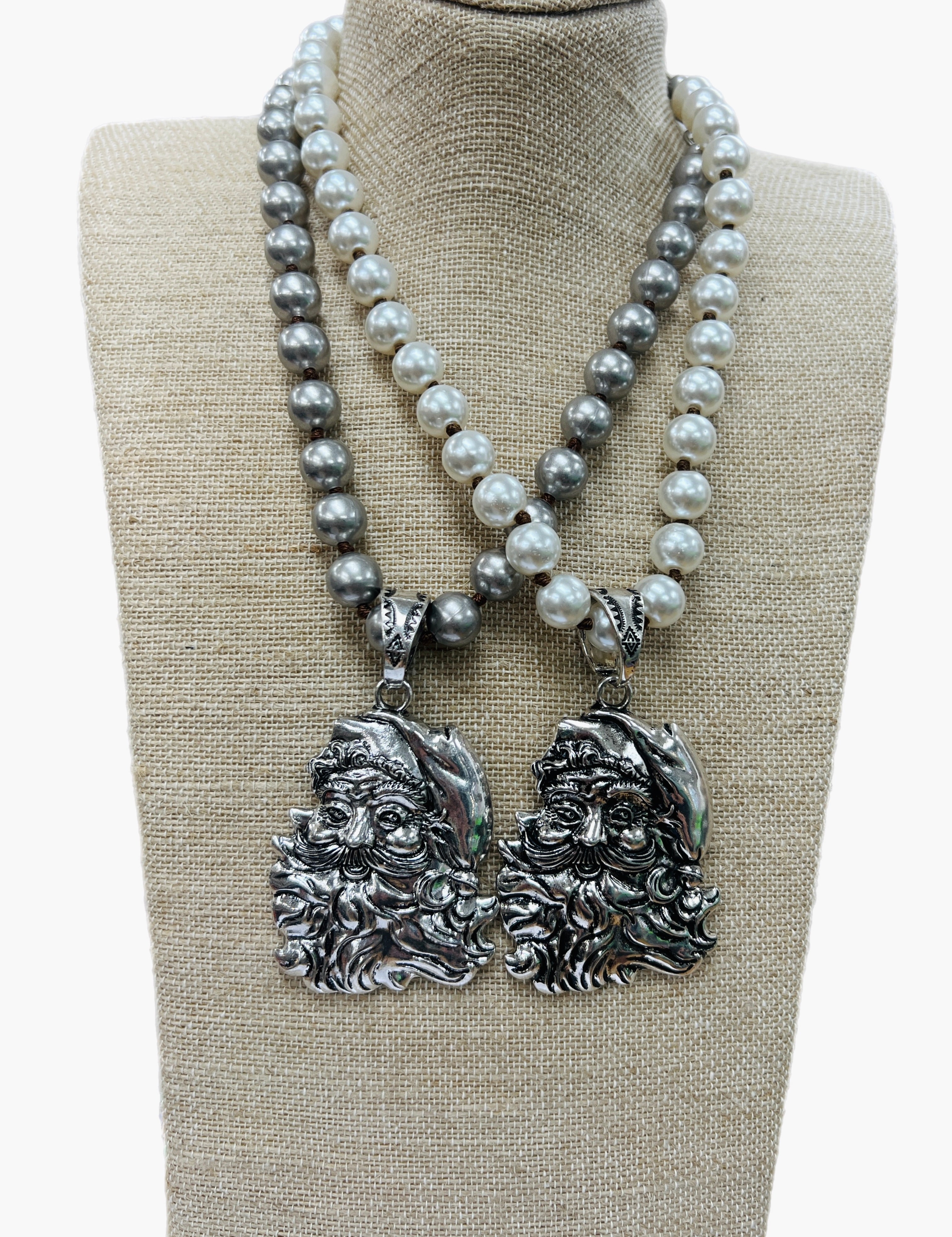 ATG Vintage Santa Necklaces on Simply Obsessed