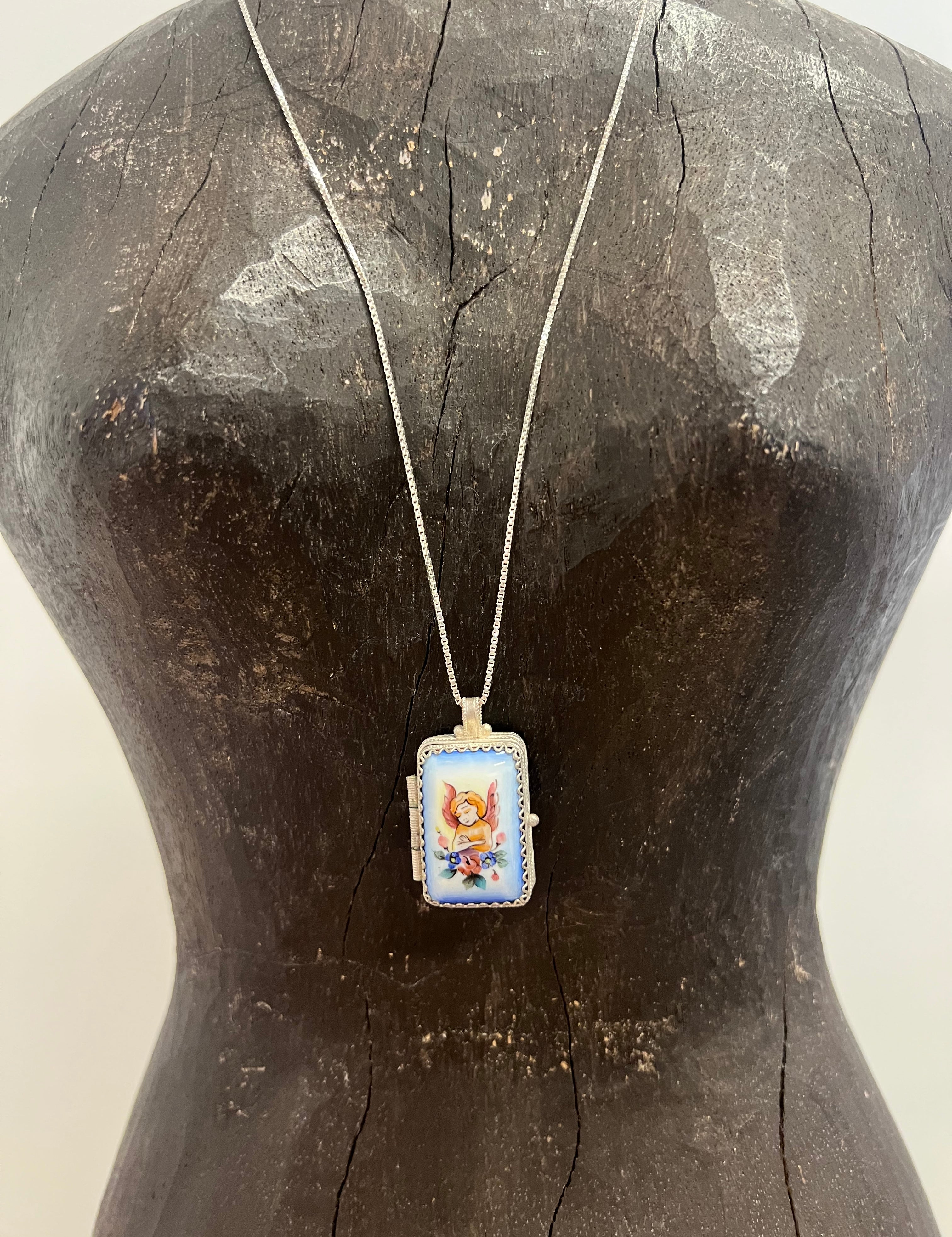 Rose Box Necklace on Simply Obsessed