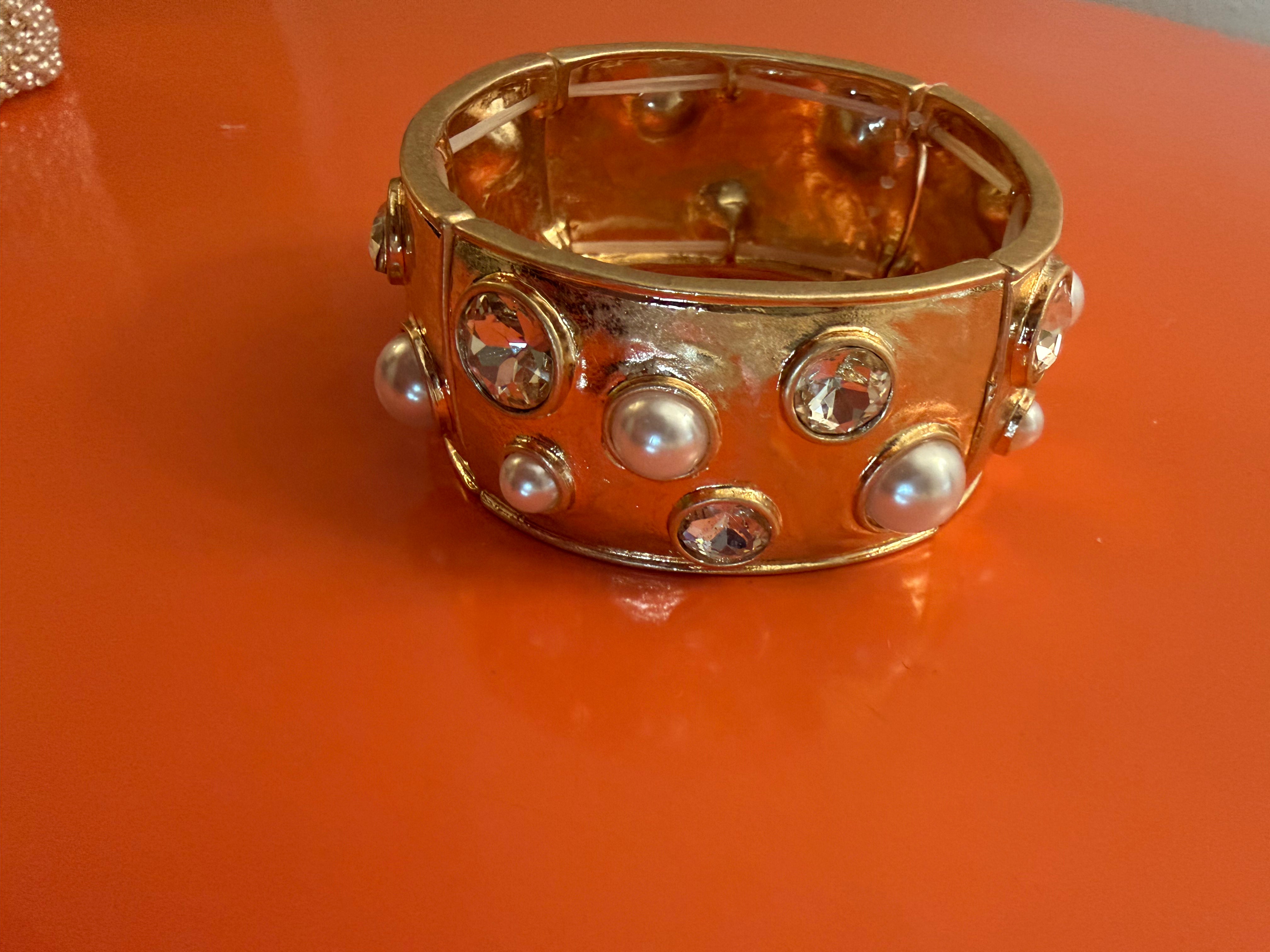 LA FINDS Pearl & Crystal Stretchy Cuff