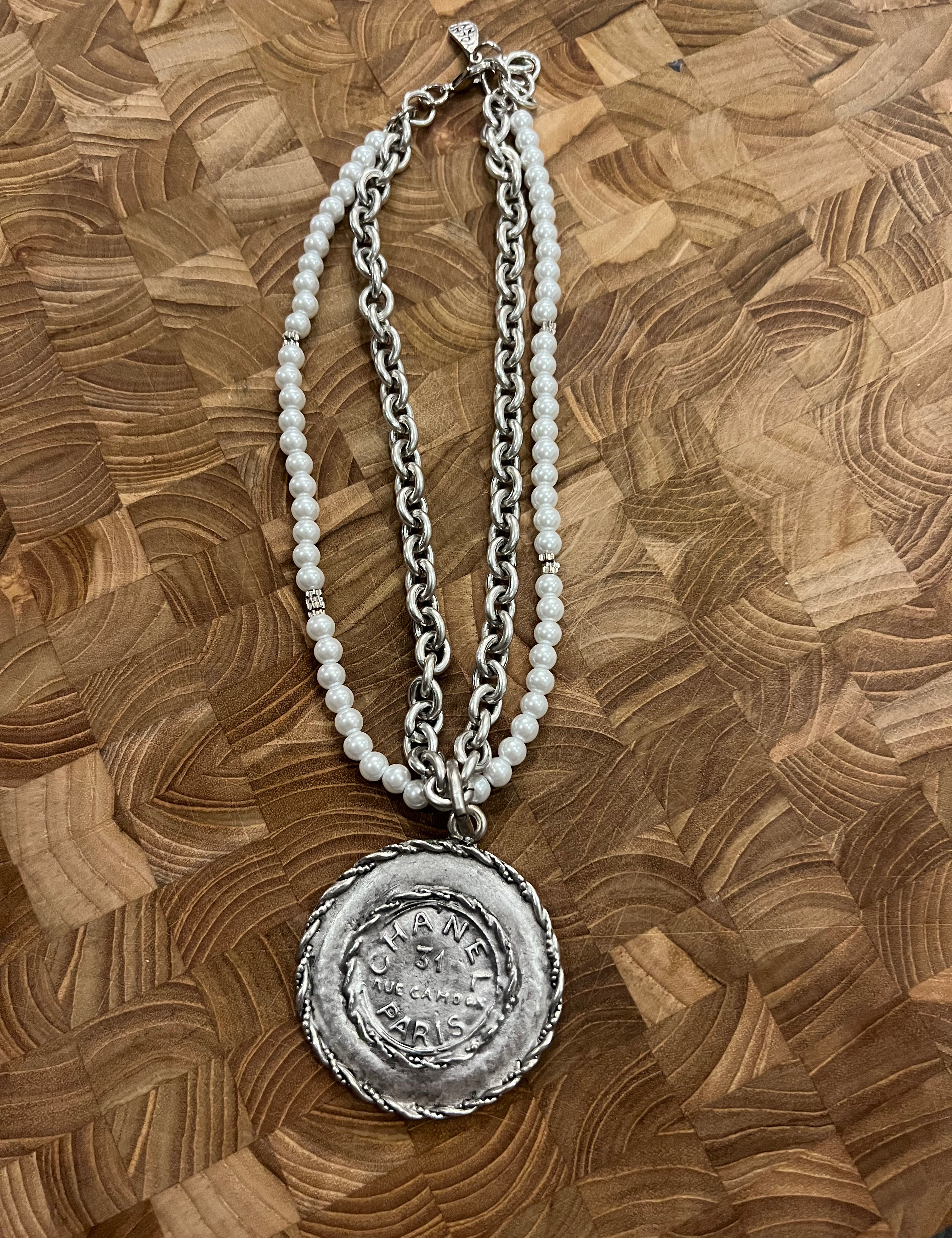 YOCHI Vintage Designer Inspired Pearl & Silver Necklace *Vegas Live* on Simply Obsessed