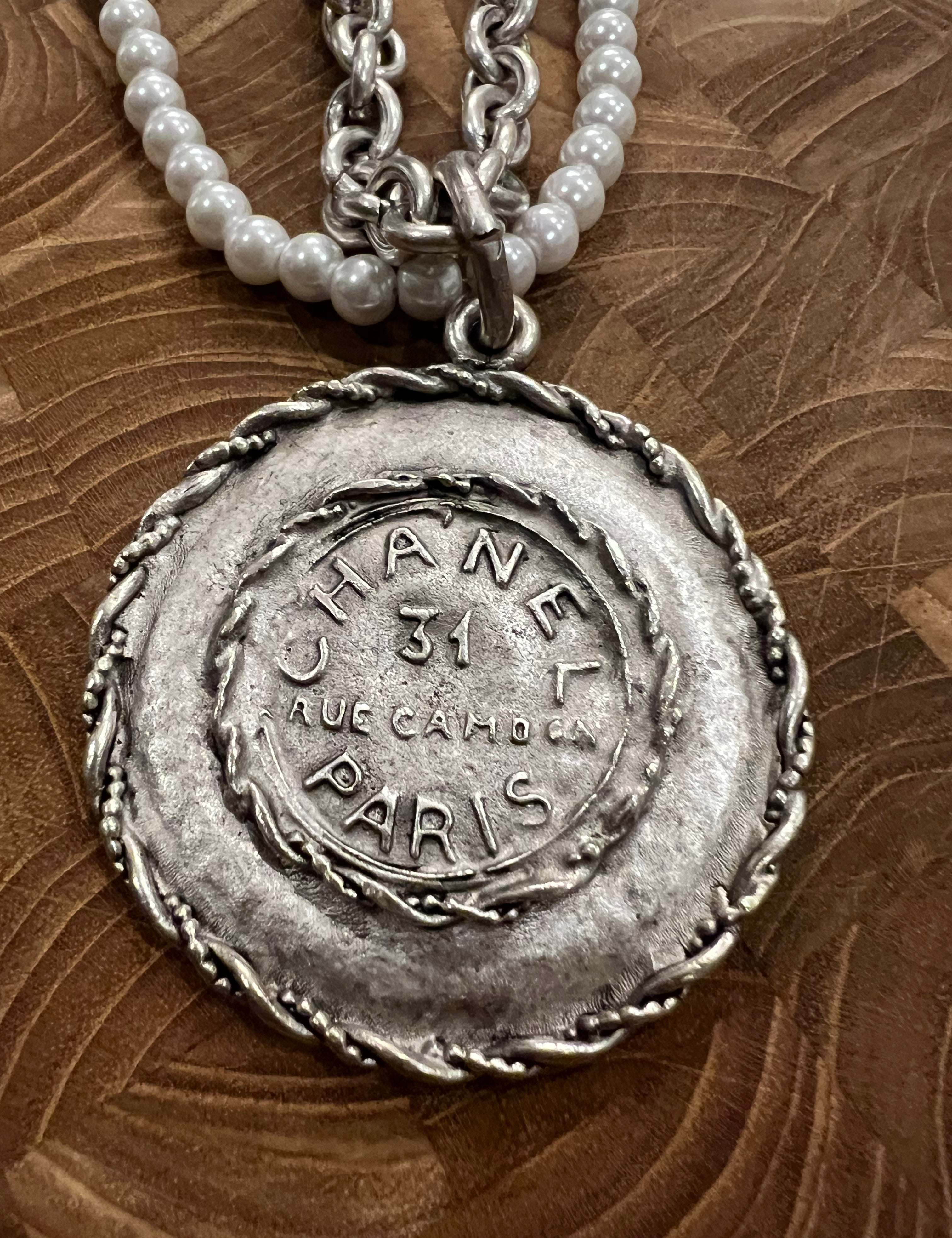 YOCHI Vintage Designer Inspired Pearl & Silver Necklace *Vegas Live* on Simply Obsessed