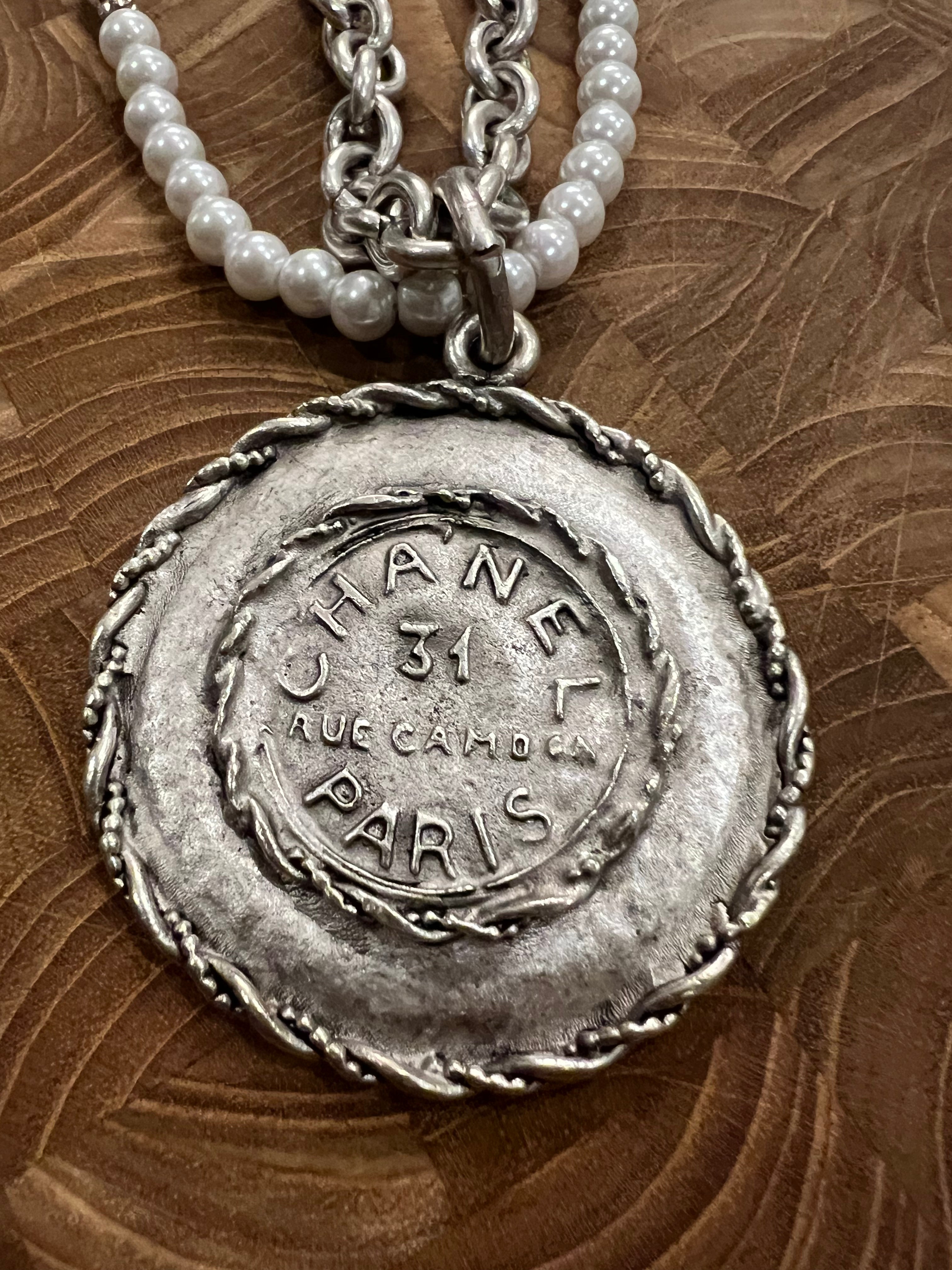 YOCHI Vintage Designer Inspired Pearl & Silver Necklace *Vegas Live* on Simply Obsessed