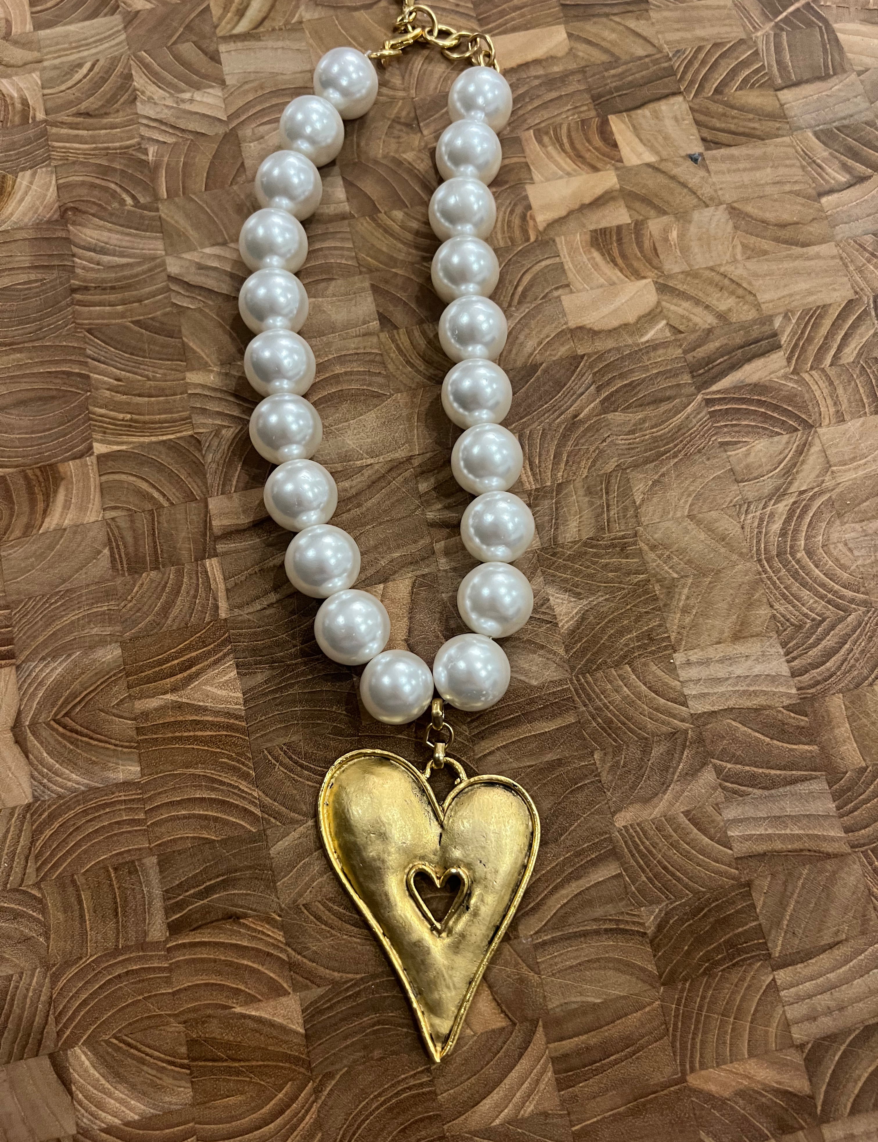 YOCHI Gold Heart & Pearl Necklace *Vegas Live* on Simply Obsessed