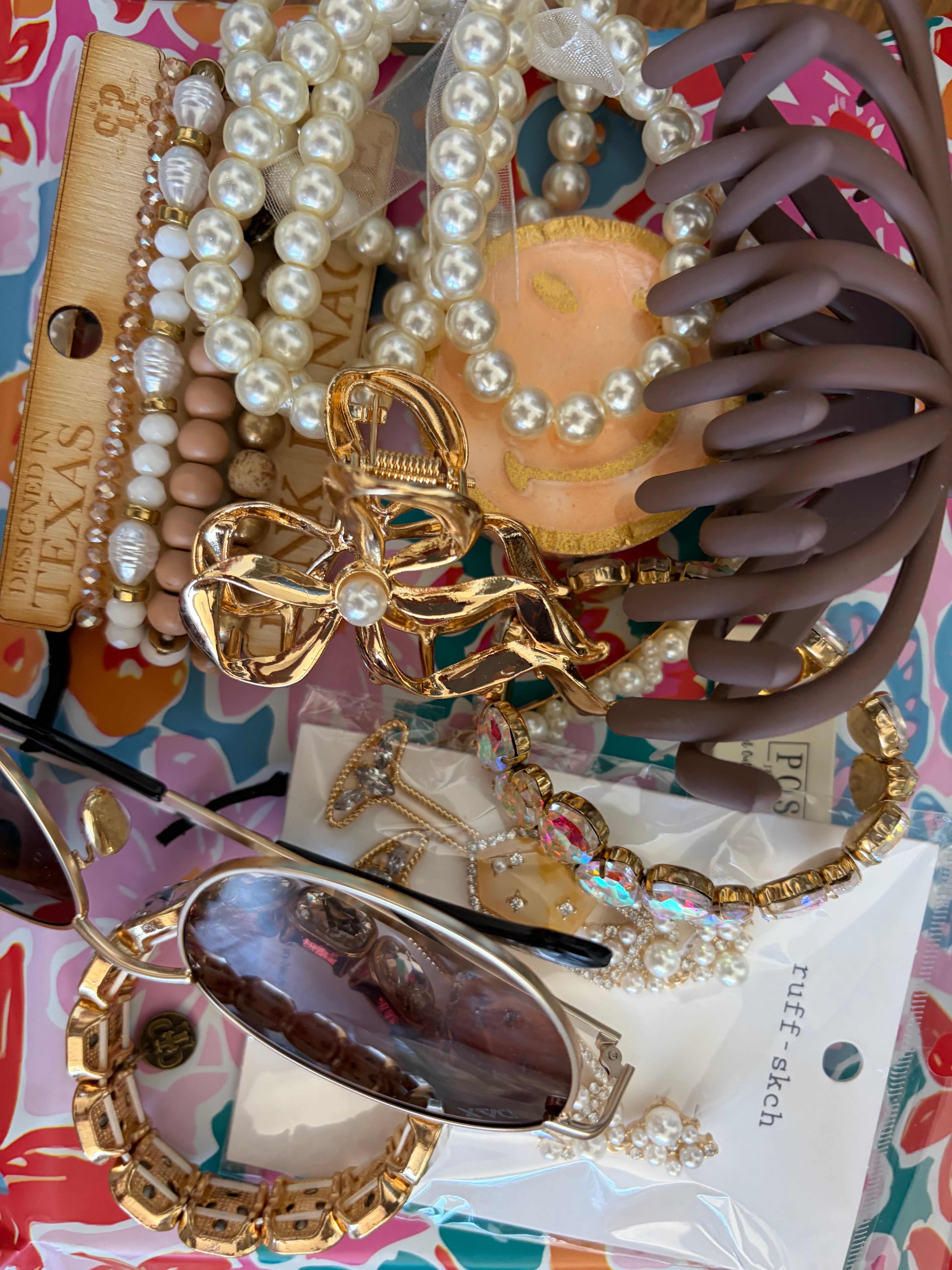 5 ITEMS FOR $10 ACCESORY GRAB BAGS