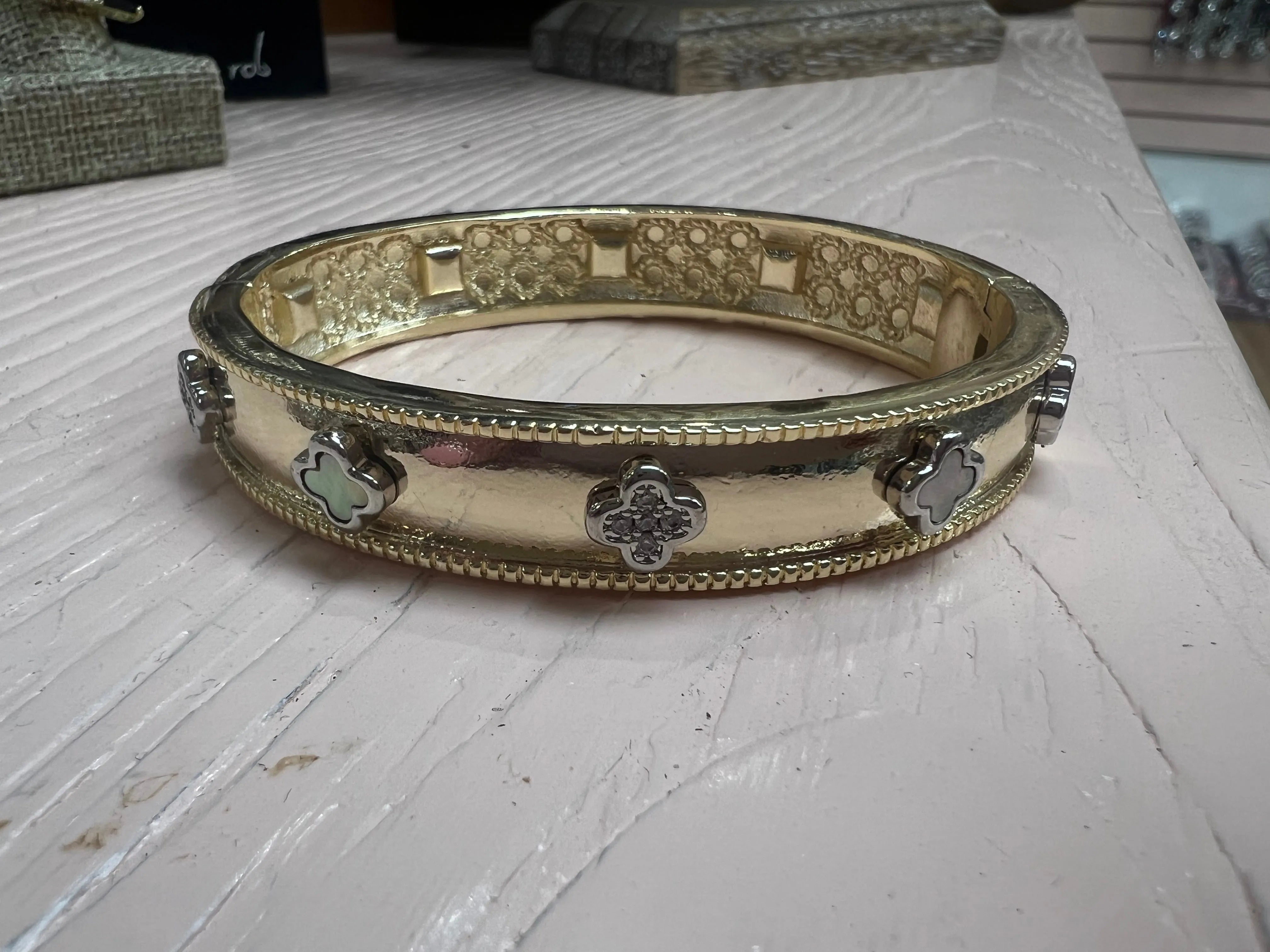ATG Gold Clover Braclet on Simply Obsessed