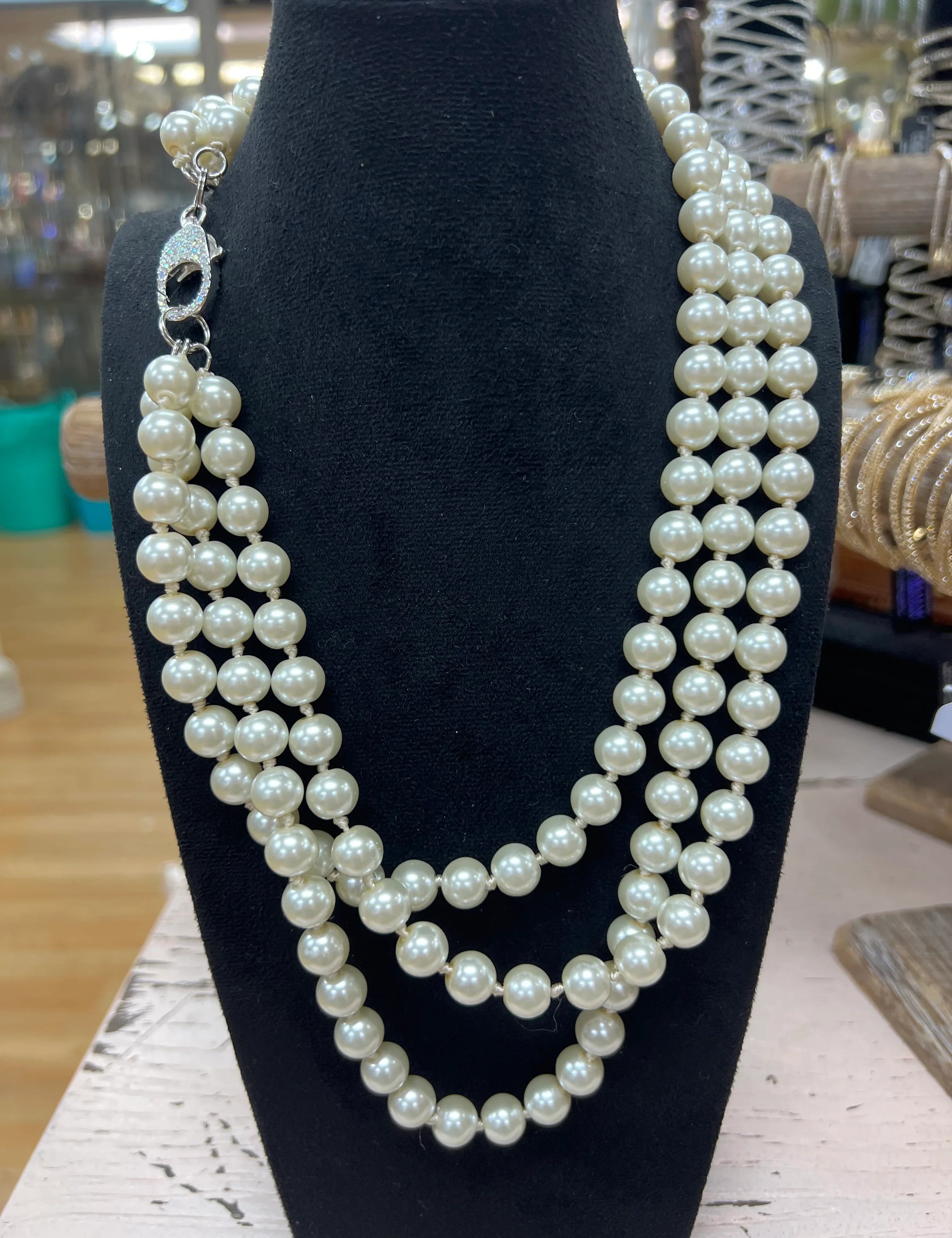  Bling Clasp Necklace on Simply Obsessed