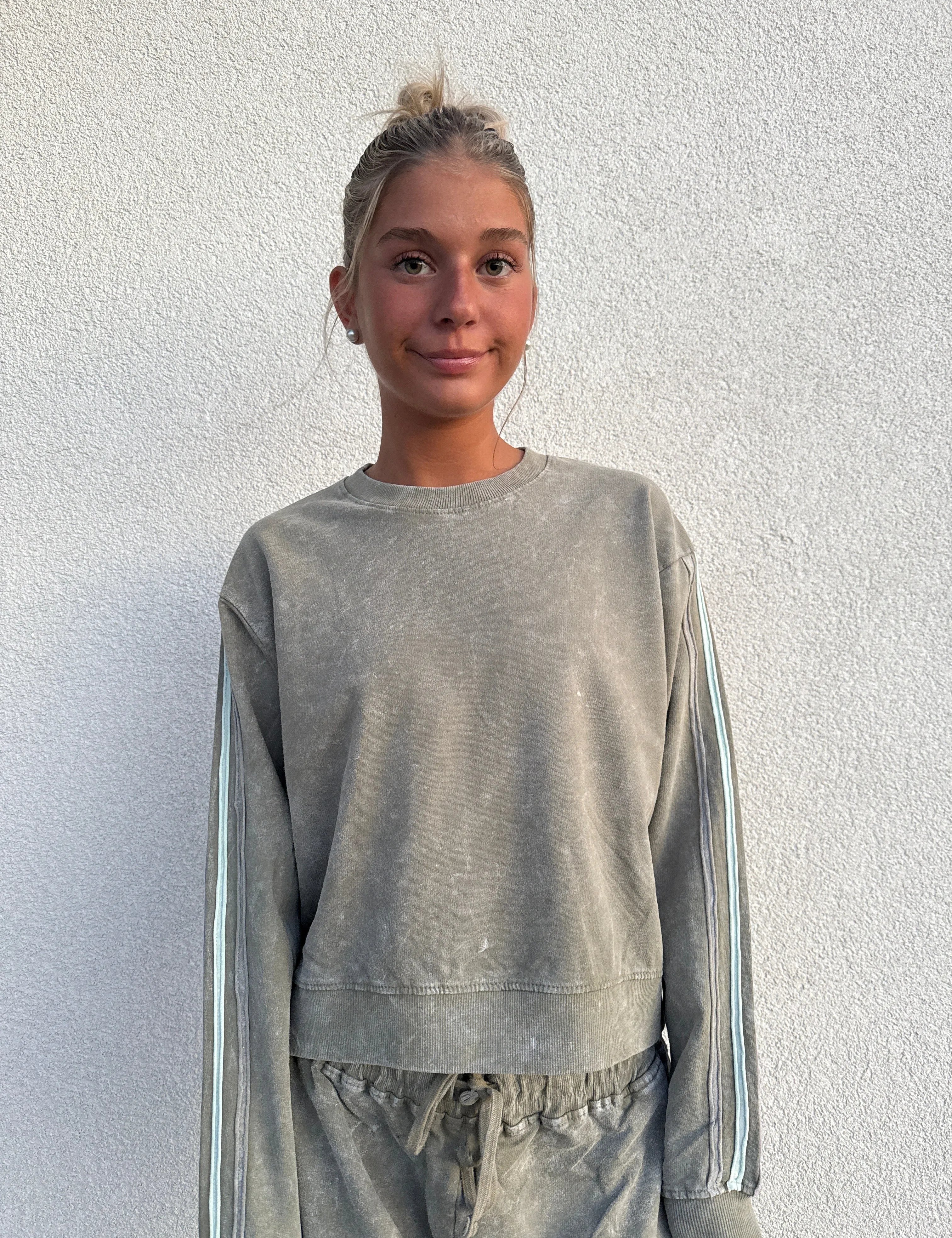  Striped Sleeves on Simply Obsessed