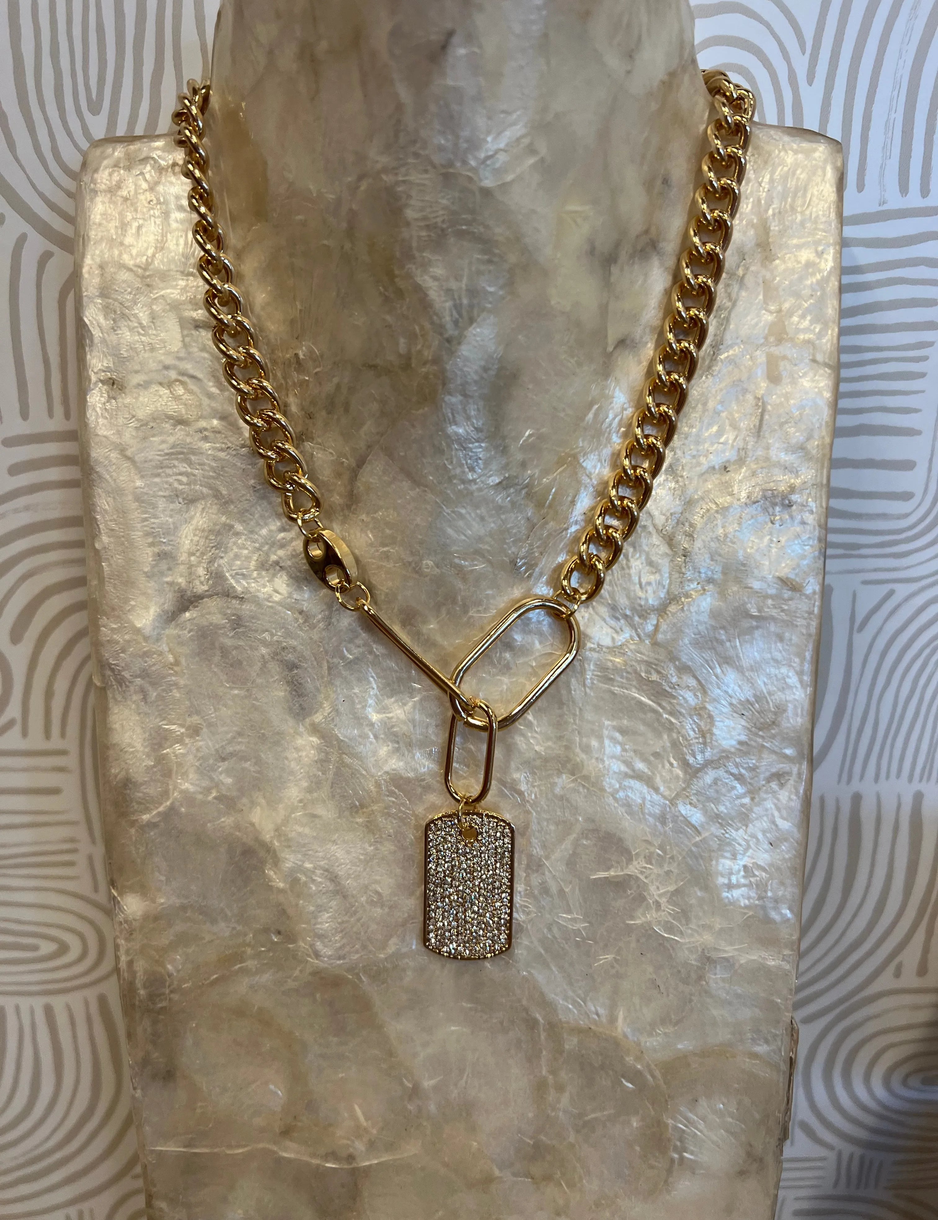 Chunky Dog Tag Gold Necklace on Simply Obsessed