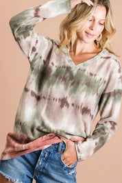 BIBI Brushed Tie Dye Looking Print V Neck Top on Simply Obsessed