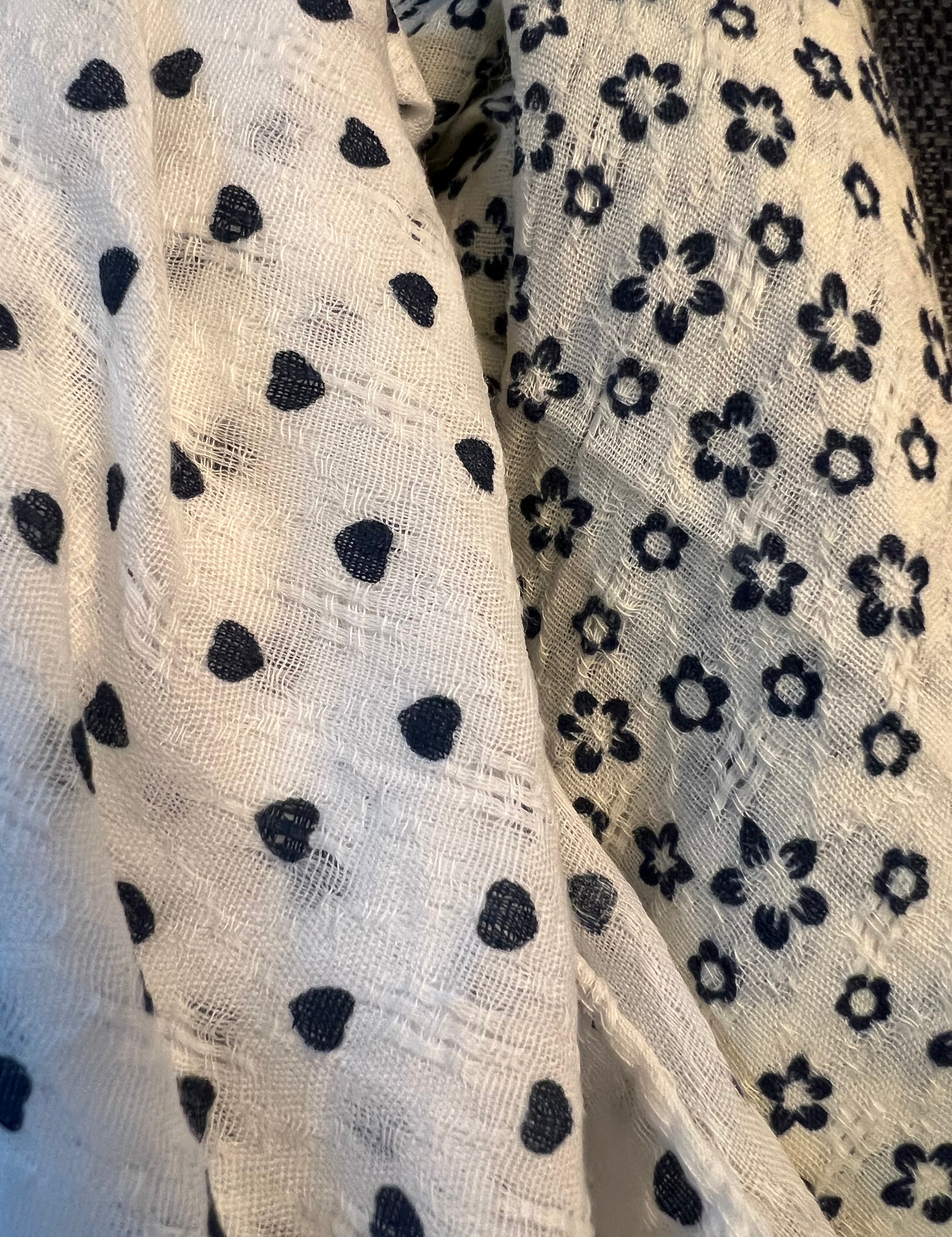 LA FINDS Ditzy Pattern Scarf on Simply Obsessed