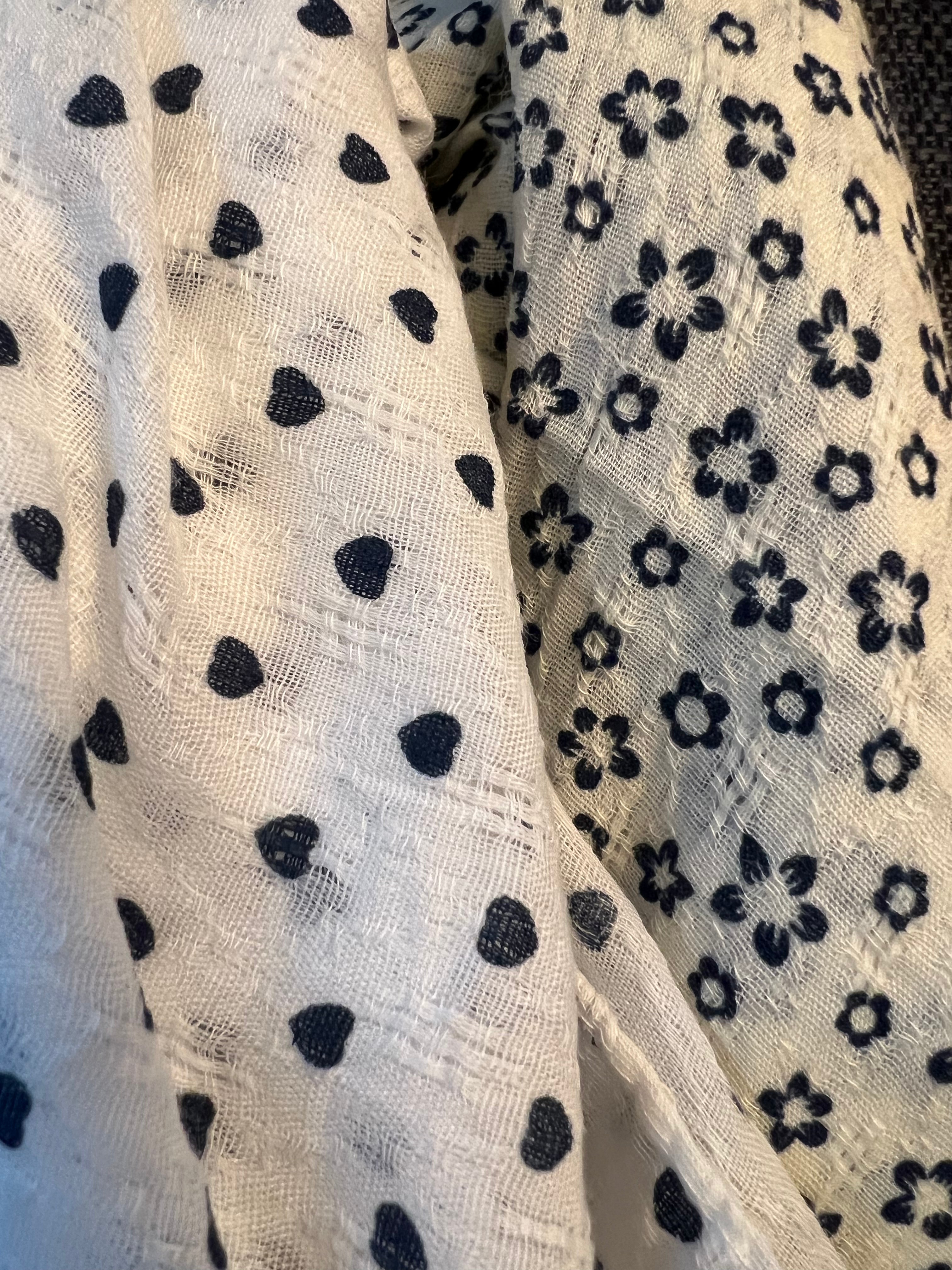 LA FINDS Ditzy Pattern Scarf on Simply Obsessed