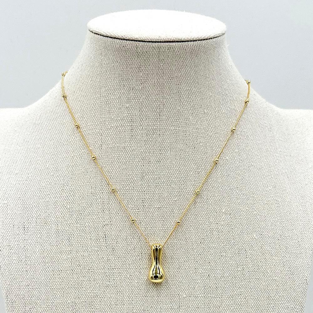 LA Finds Gold Bubble Letter Necklaces on Simply Obsessed