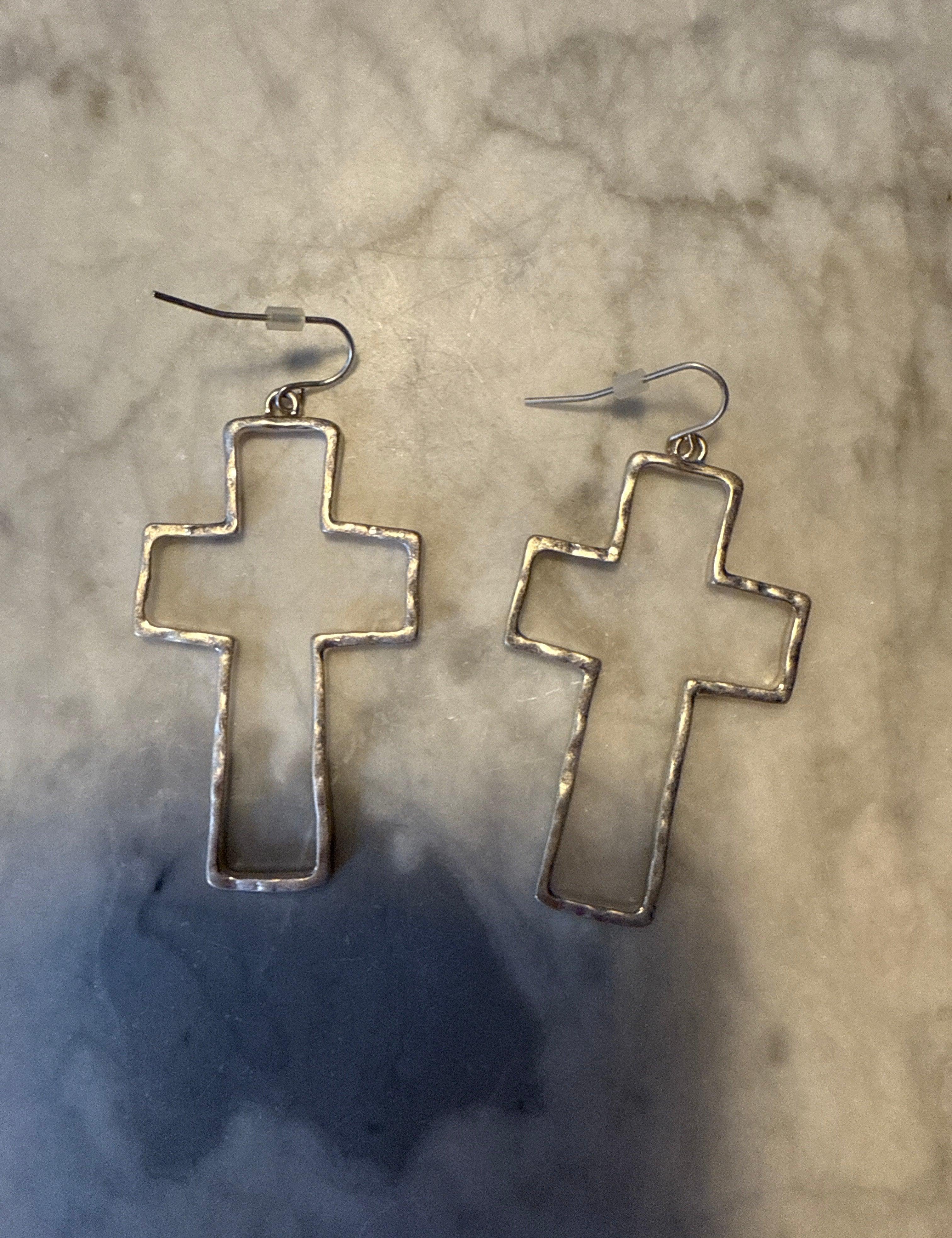 LA Finds Hammered Silver Cross Earrings on Simply Obsessed