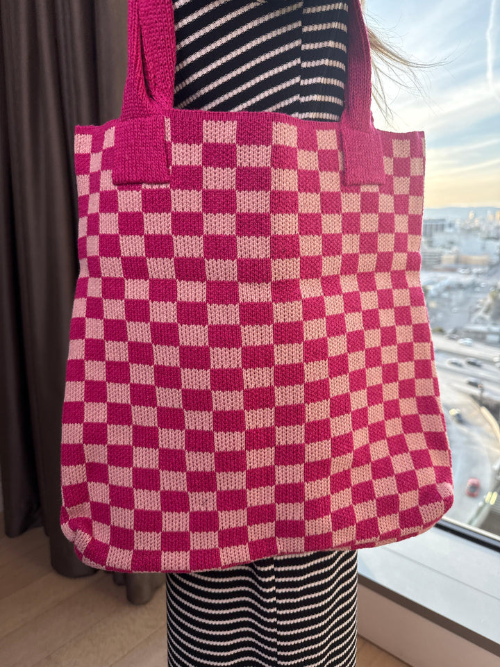 LA Finds Pink Checkered Crochet Tote on Simply Obsessed