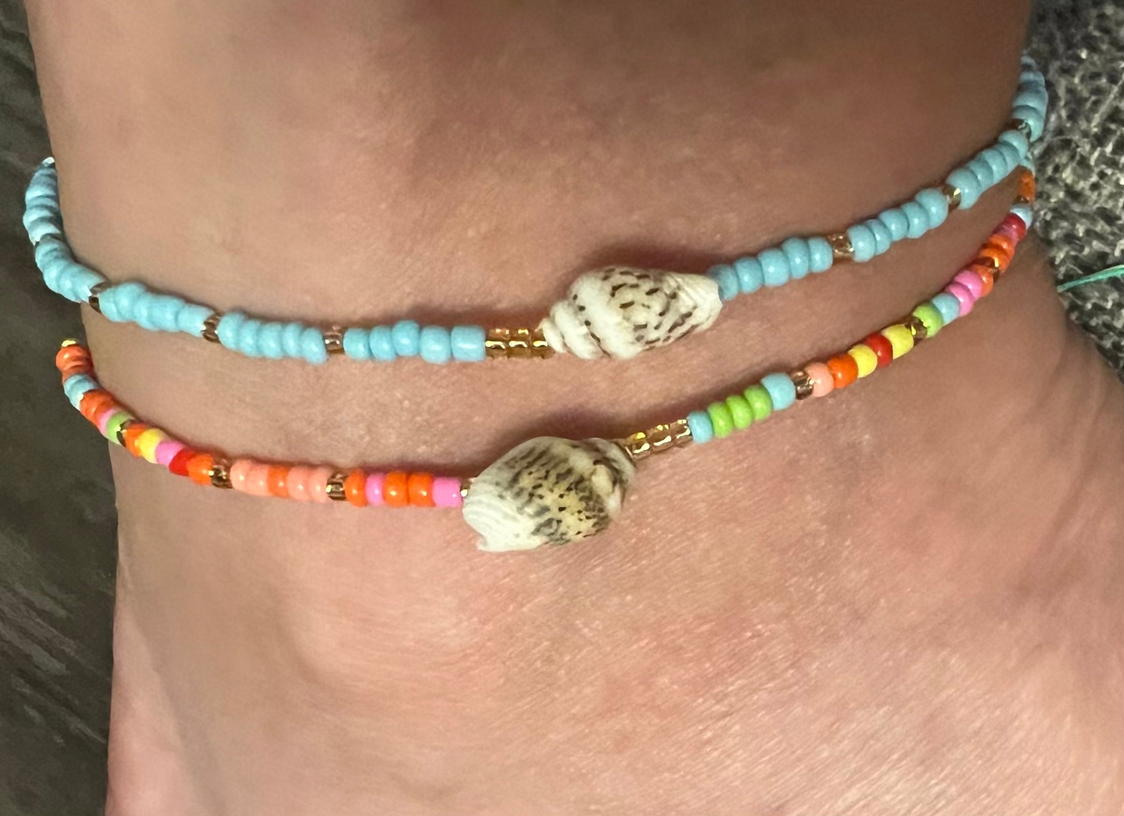 LA FINDS Shell & Seed Bead Anklet on Simply Obsessed