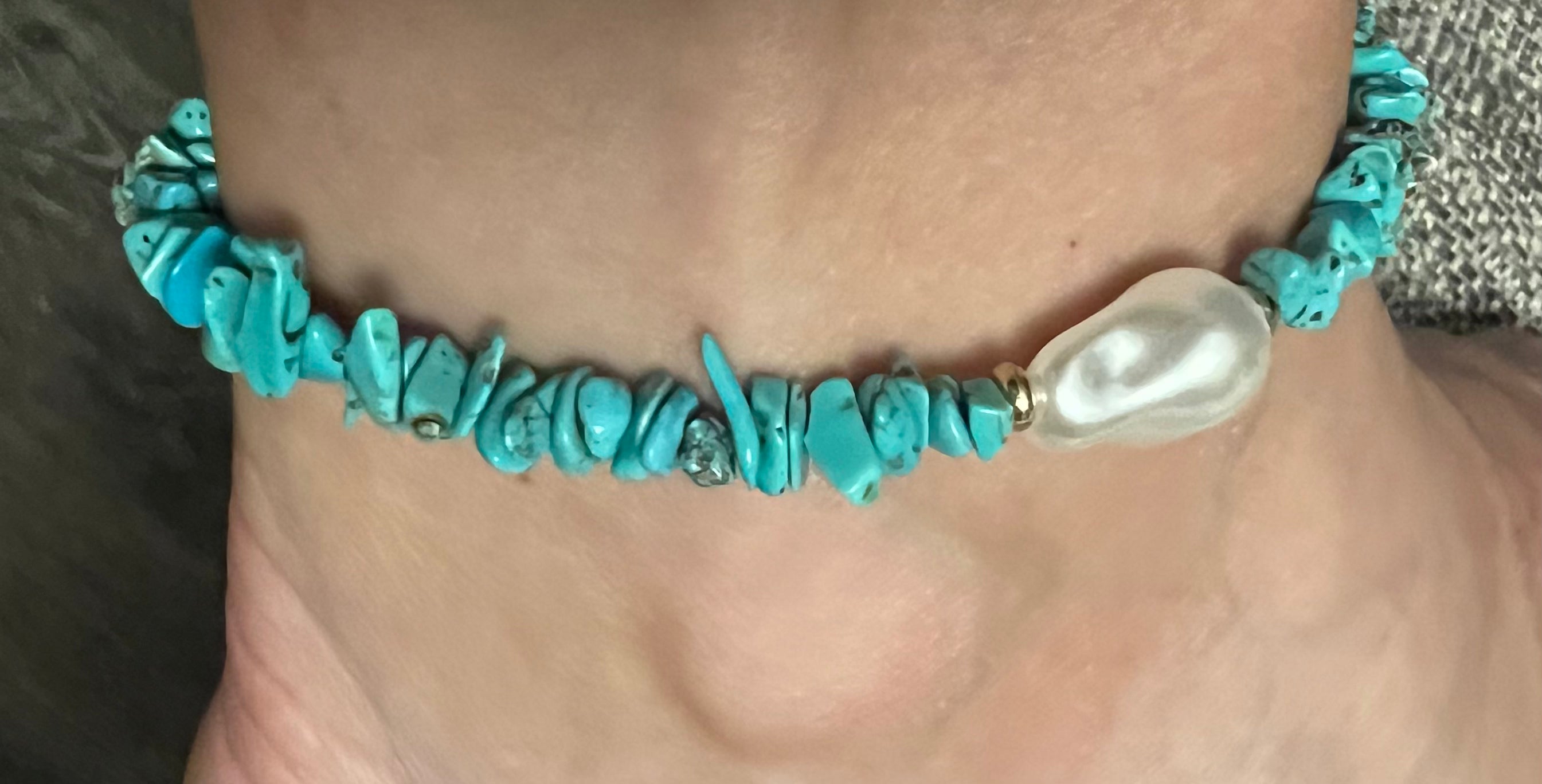 LA FINDS Turquoise Chip w/Pearl Anklet on Simply Obsessed