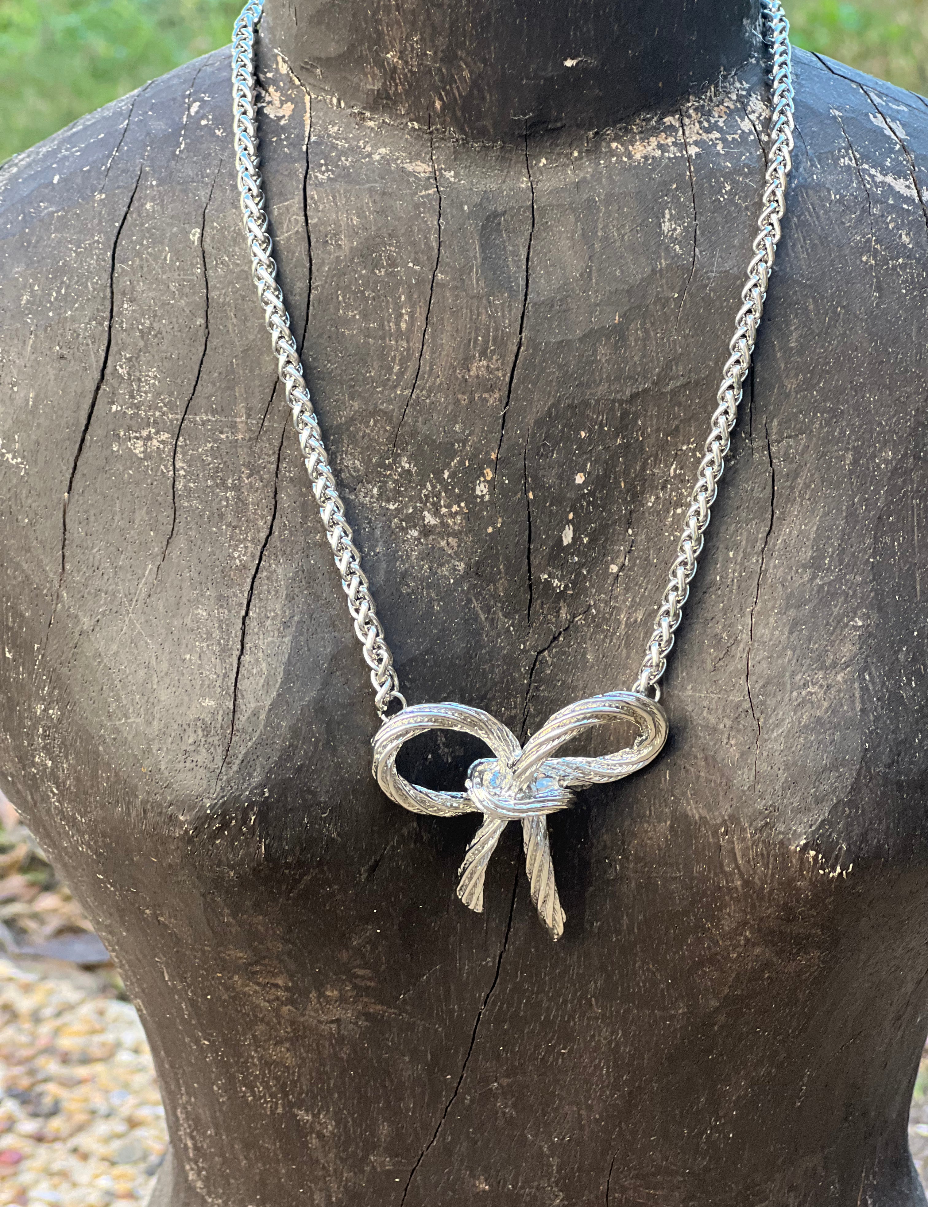 Our Favorite Bow Necklace on Simply Obsessed