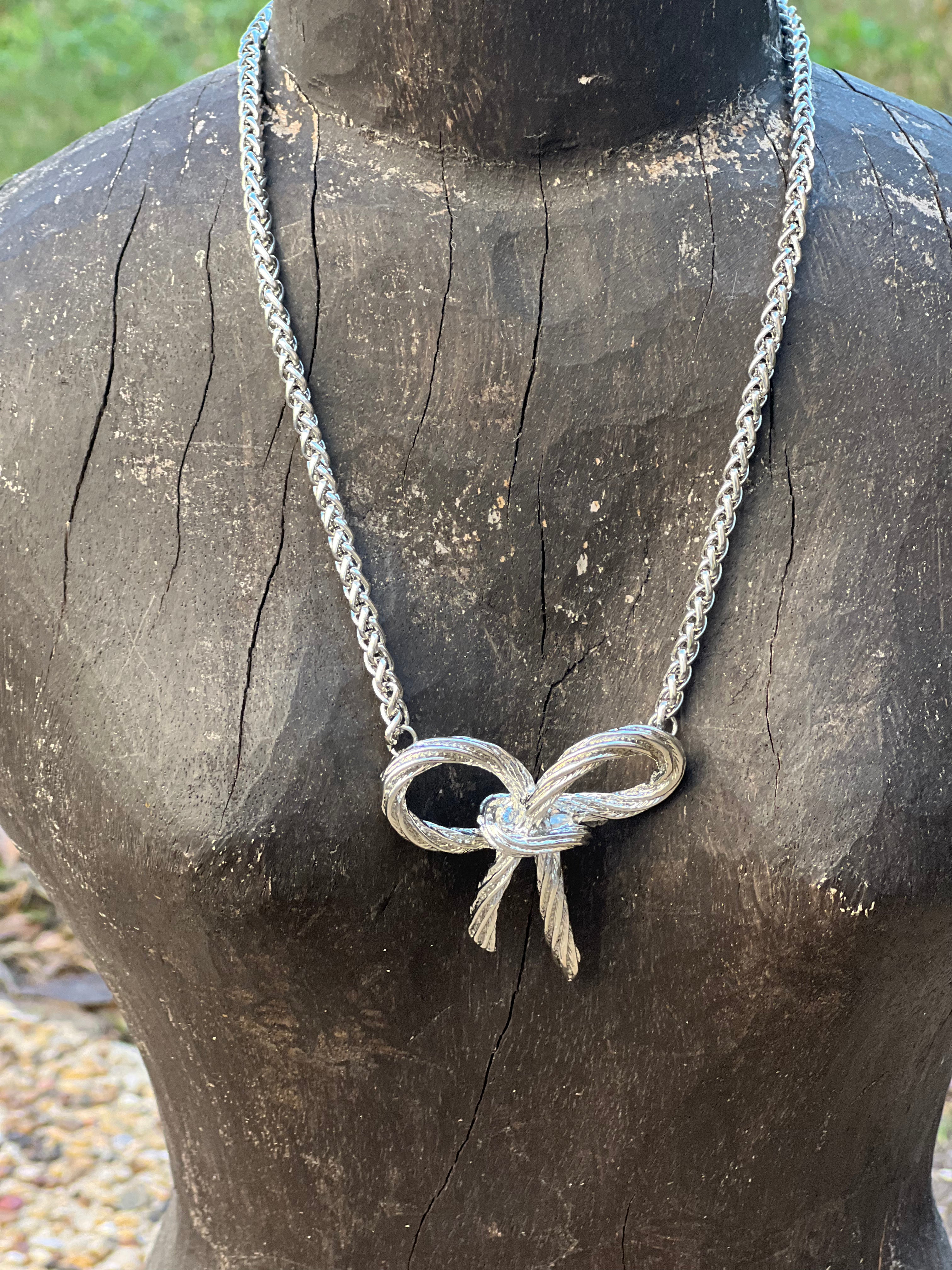 Our Favorite Bow Necklace on Simply Obsessed