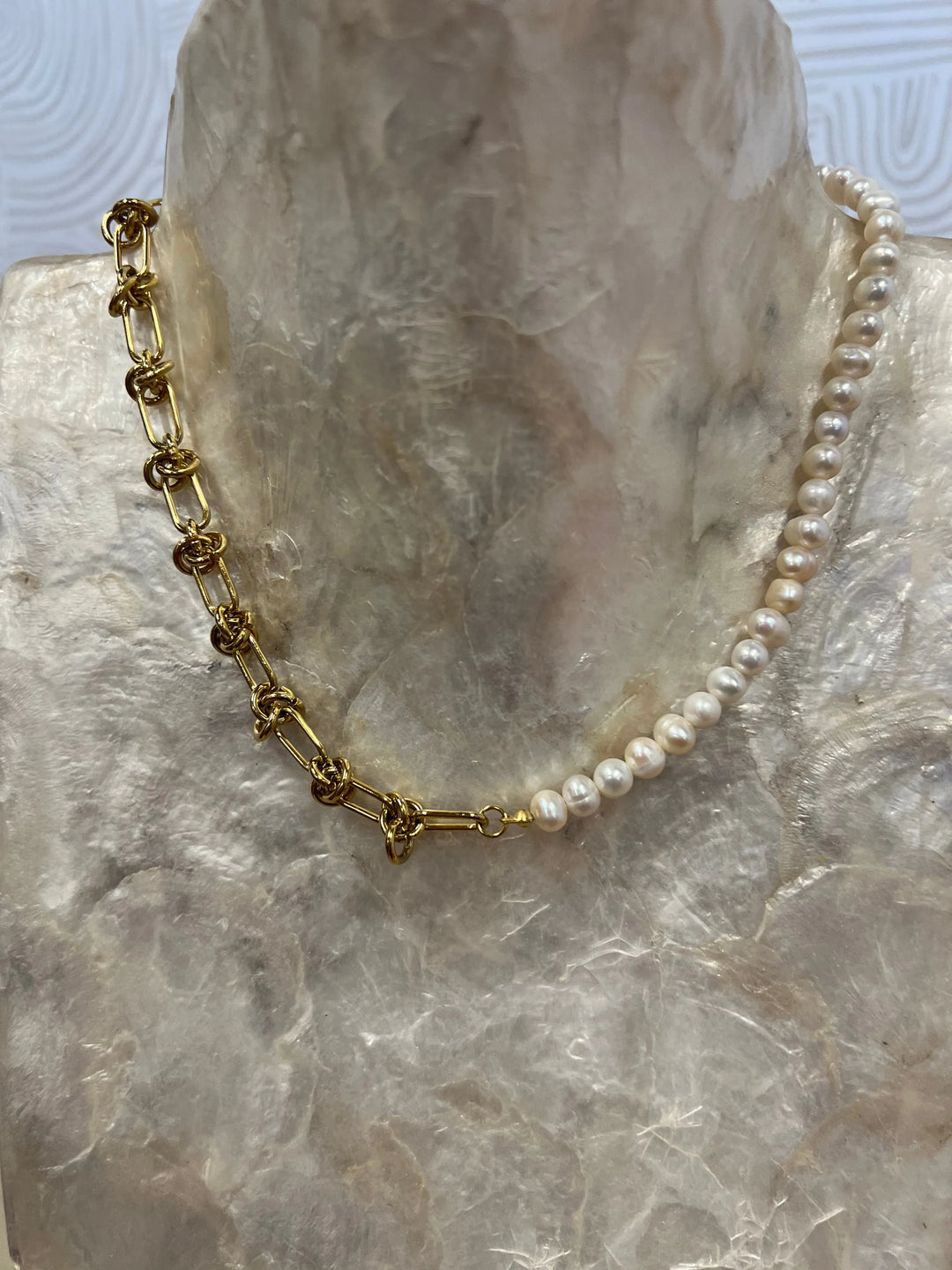 Pearl + Chain Necklace on Simply Obsessed