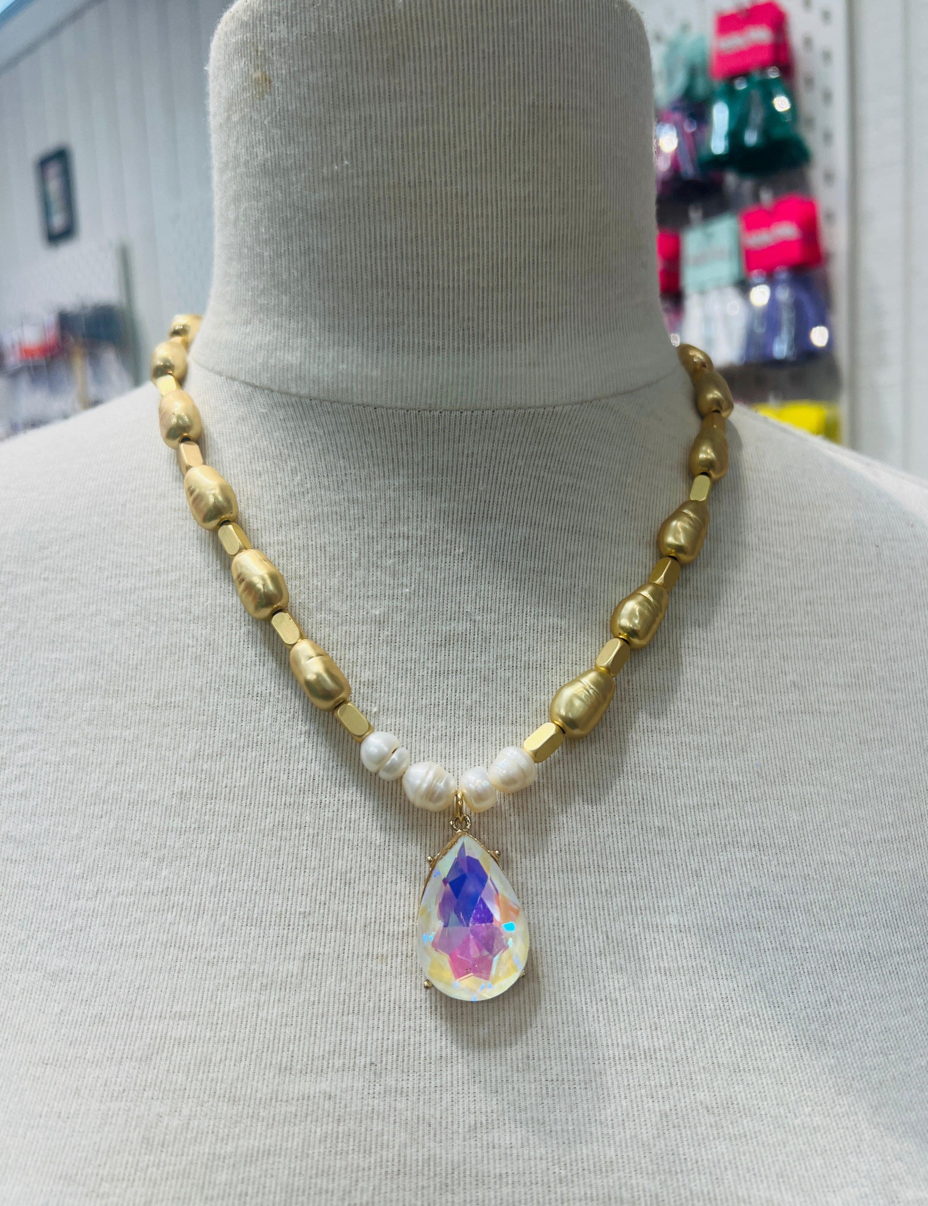 Pearl Statement Necklace on Simply Obsessed