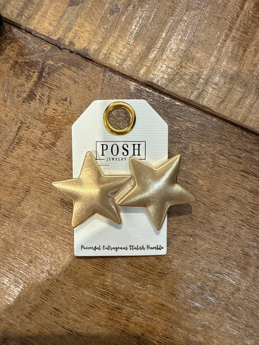 POSH Metal Star Studs on Simply Obsessed