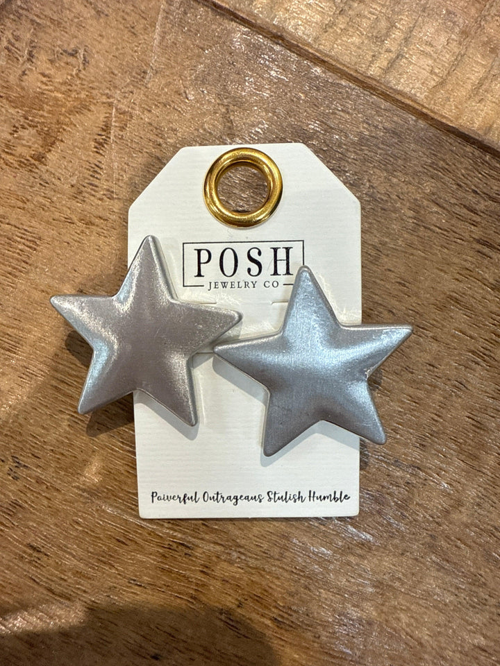 POSH Metal Star Studs on Simply Obsessed