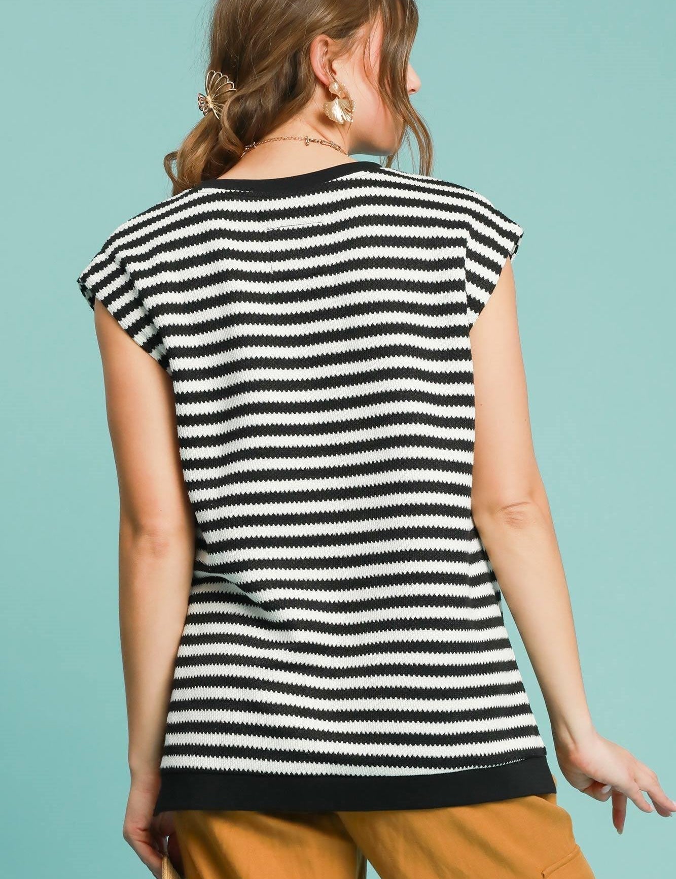 UMGEE Round Neck Stripe Knit Sleeveless Top - BLACK on Simply Obsessed